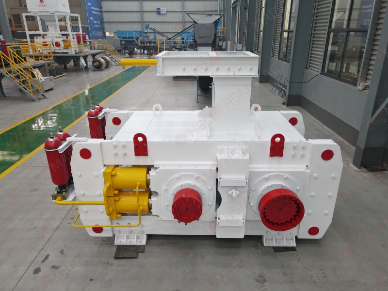 華盛銘高壓輥磨機(jī)：輥皮壽命長、振動(dòng)小，滿足水泥熟料24小時(shí)連續(xù)粉磨